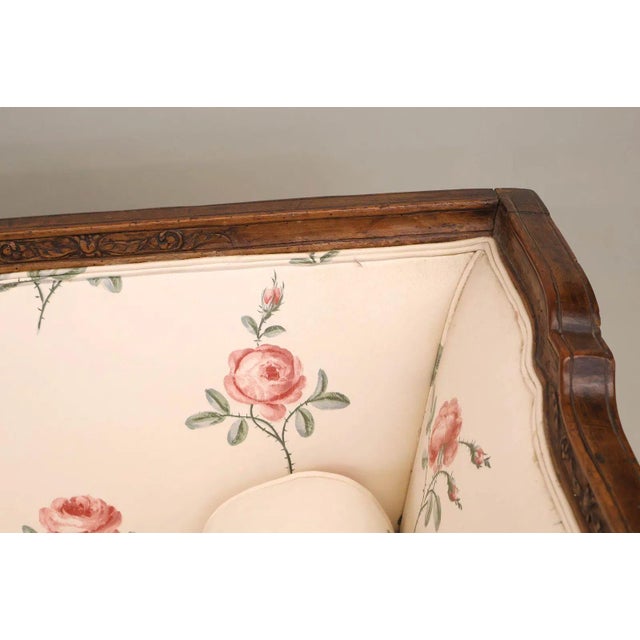 French Louis XVI Carved Walnut Settee, 19th Century For Sale - Image 4 of 7