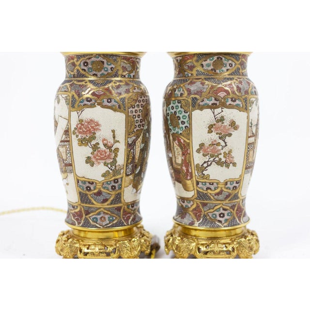 Pair of egg-shaped lamps in a fine satsuma earthenware. Body presenting japanese dignitaries speaking together inside...