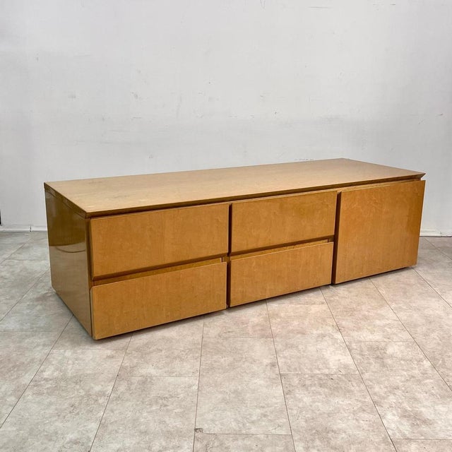 Saporiti Italia Low Sideboard in Maple Burl by Giovanni Offredi for Saporiti Italia, 1980s For Sale - Image 4 of 16
