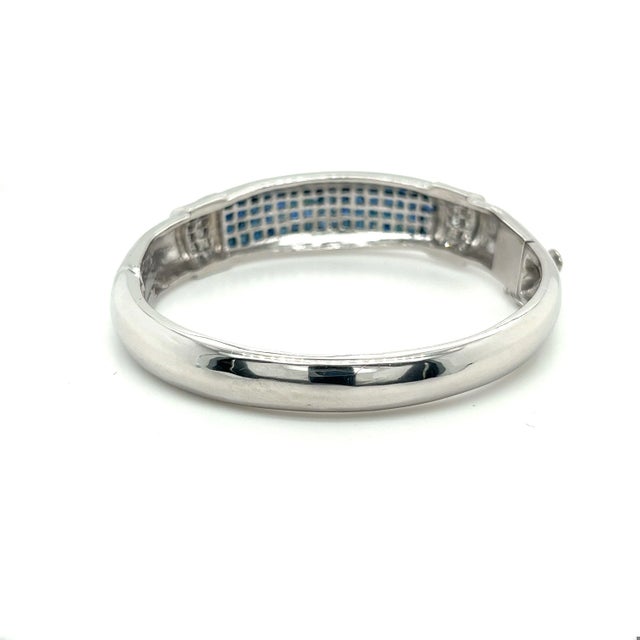 Invisible Set 19 Carat Square Blue Sapphire & Diamond Bangle in 14k White Gold For Sale - Image 4 of 11