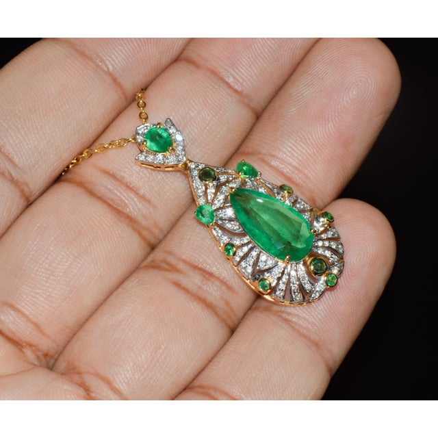 Late 20th Century Gia Natural 4.10Cts Emerald Diamond Solid 18k Gold Pendant Necklace For Sale - Image 9 of 15