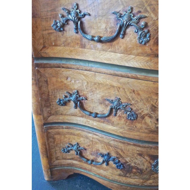 French 19th Century Bow-Fronted Burl Walnut Chest With Three Drawers and a Marble Top For Sale - Image 4 of 13