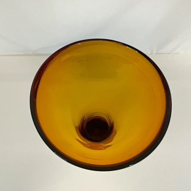 1970s Vintage Boho Chic Hollywood Regency Handblown Amber Glass Trumpet Vase For Sale - Image 10 of 11