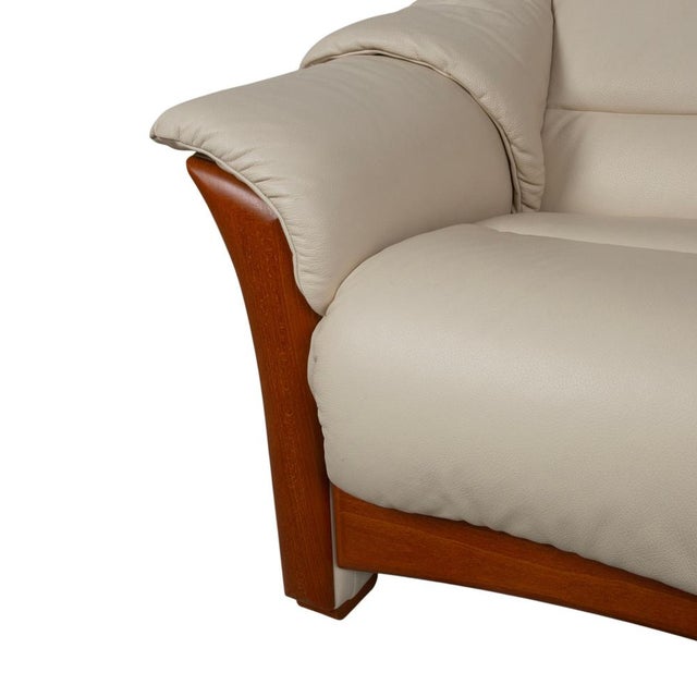 Animal Skin Oslo Four-Seater Sofa in Leather from Stressless For Sale - Image 7 of 14