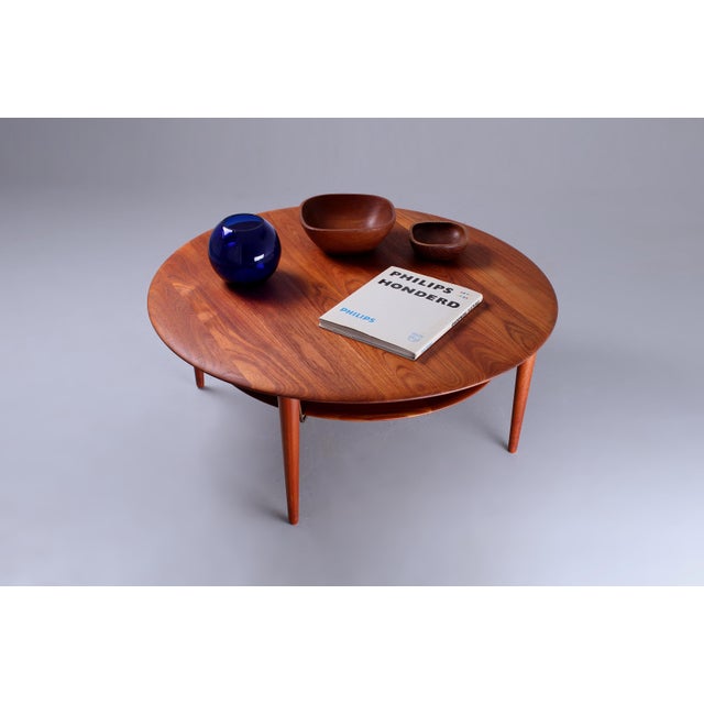 Modern Danish FD 515 Round Coffee Table in Teak by Peter Hvidt for France & Søn, 1950s For Sale - Image 3 of 17