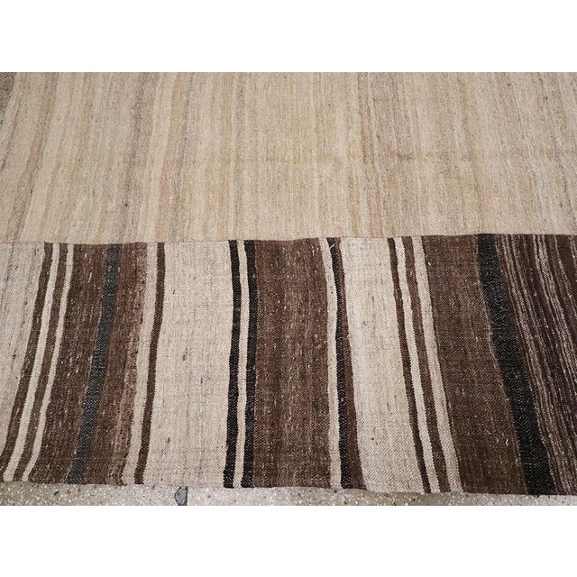 Mid 20th Century Galerie Shabab Collection Mid-20th Century Turkish Flatweave Kilim Room Size Carpet For Sale - Image 5 of 8