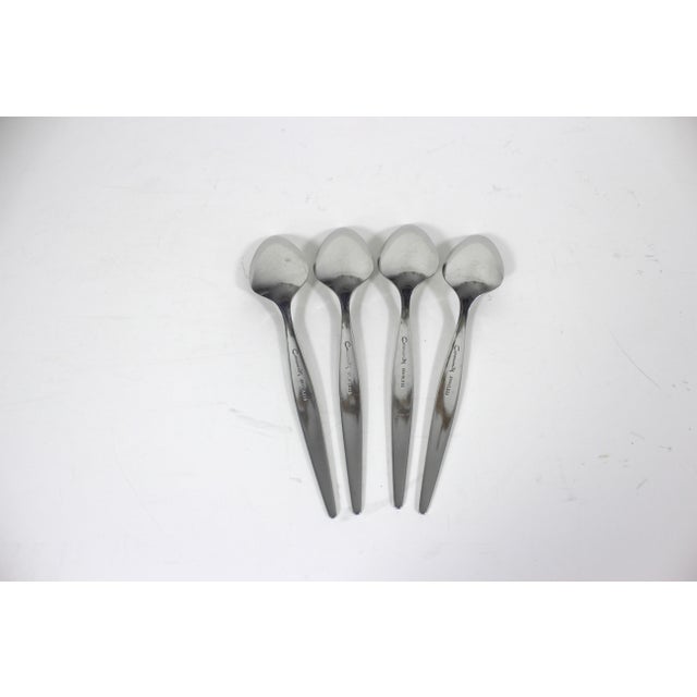 Oneida 1960’s Four Venetia Teaspoons Tea Spoon Mid Century Modern Stainless Steel Oneida Community Matching Scroll Matching Set Black Detail For Sale - Image 4 of 6