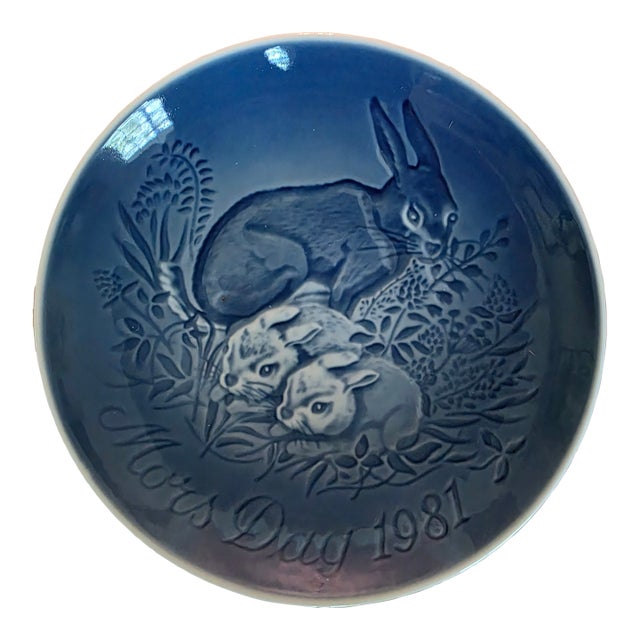 1981 Vintage Bing and Grondahl Porcelain Mother's Day Hare With Leverets Plate For Sale