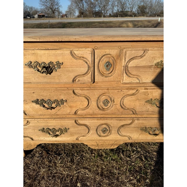 Wood 19th Century Louis XV Walnut Bleached Chest of Drawer / Commode For Sale - Image 7 of 11