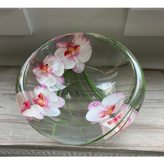 The Franco-Italian man of flowers, Emilio Robba, has created this decorative resin bowl full of pink and white...