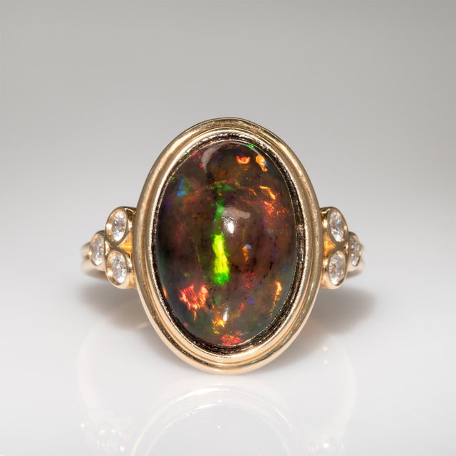 4.5Ct Black Opal Ring With Earth Mined Diamonds Accents: Solid 14k Gold, 15x10mm For Sale - Image 4 of 8