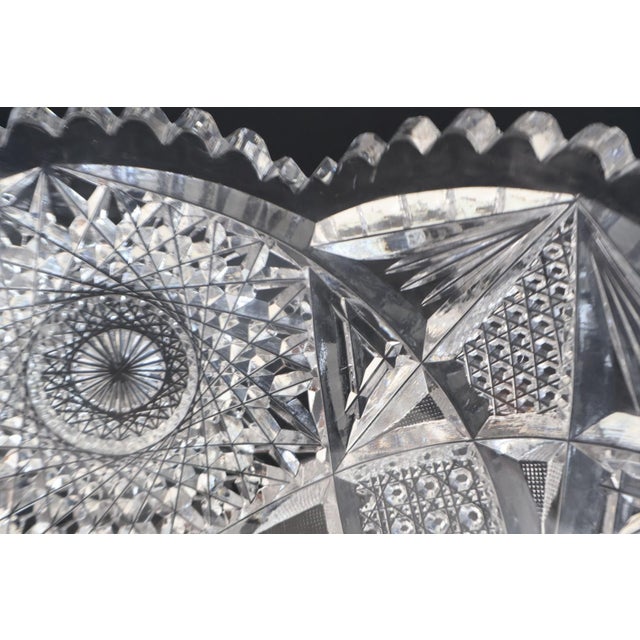 American American Brilliant Period Cut Crystal Bowl – 10” Sawtooth Rim, Deep Hobstar & Strawberry Diamond Cutting, C. 1900–1915 For Sale - Image 3 of 9