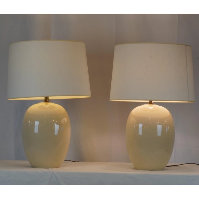 Mid-Century Modern Vaughan Designs Lighting Ceramic Table Lamps, Pair Of For Sale - Image 3 of 6