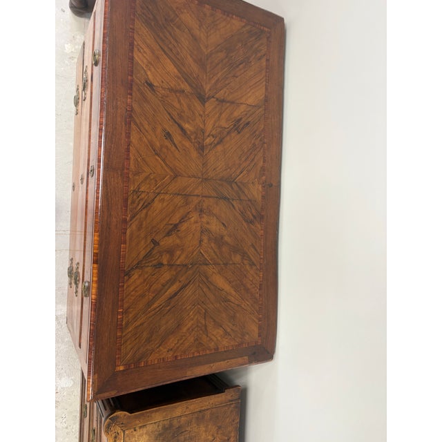 Neoclassical 18th-Century Italian Neoclassical Tulipwood Marquetry Commode For Sale - Image 3 of 3