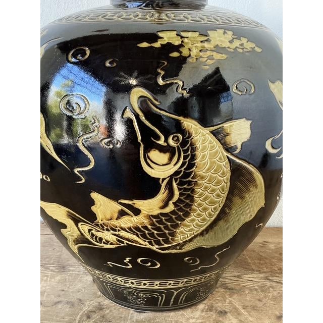 This striking vintage table lamp is a masterful celebration of Hollywood Regency maximalism and traditional Chinoiserie...