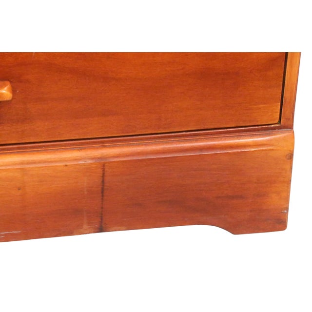 Mid 20th Century Cushman Colonial Peter Stuyvesant Four Drawer Dresser For Sale - Image 9 of 12