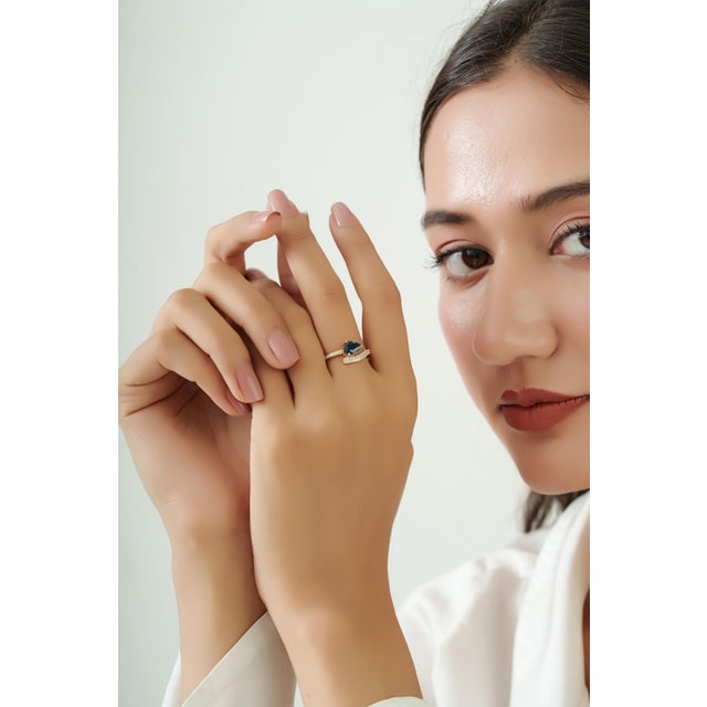 Luxury 1.12ct Blue Sapphire & Diamond Statement Ring Size 5.5 in 14k Gold For Sale - Image 9 of 16