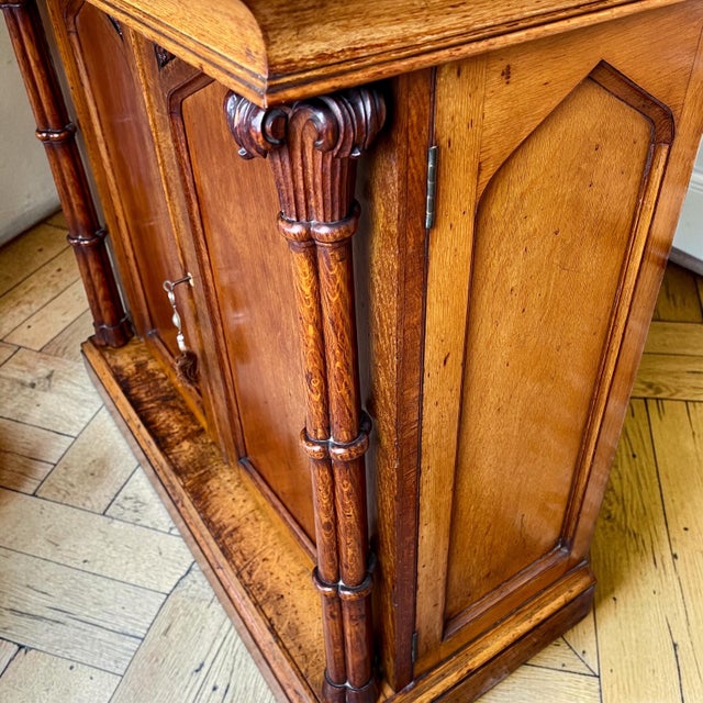 William IV Gothic Revival Side Cabinet in Oak, 1830 For Sale - Image 3 of 8