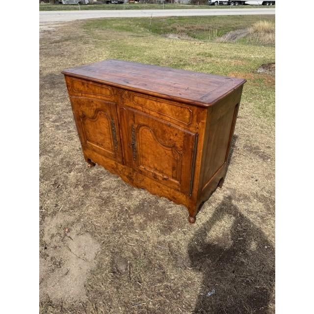 18th Century French Provinciale Louis XV Solid Burl Walnut Sideboard / Buffet For Sale - Image 14 of 18