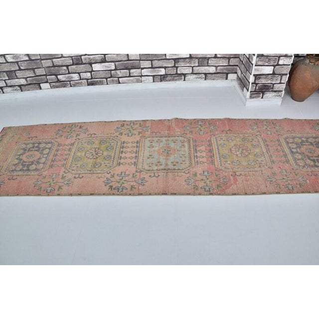 1950s Long Pastel Turkish Rug, Minimalist Runner for Hallway or Entryway For Sale - Image 4 of 10