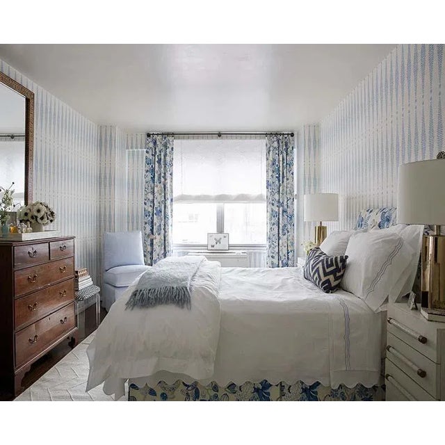 Sample - Schumacher Fern Tree Wallpaper in Sky For Sale In New York - Image 6 of 6