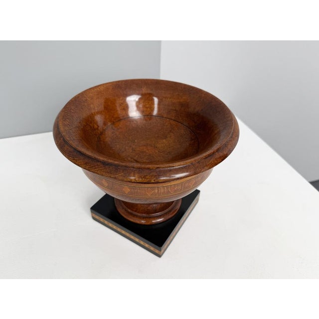 Antique English Grand Tour Bowl with Base in Veined Beech, 1890s, in Very Good conditions. Designed 1890 to 1919