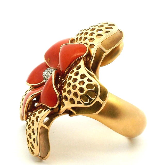 1970s Italian 18k Gold Coral & Diamond Flower Statement Ring, Size 8 For Sale - Image 10 of 14