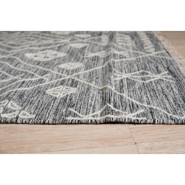 5x8 Luxurious Kilim Charcoal Geometric Modern Handmade Wool Carpet Rug For Sale - Image 4 of 9