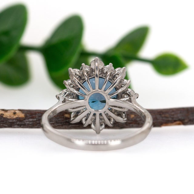 4.05ct London Blue Topaz & Diamond Ring in Solid 14k Gold, Round 9mm, Size 6.75 For Sale In Columbus - Image 6 of 8