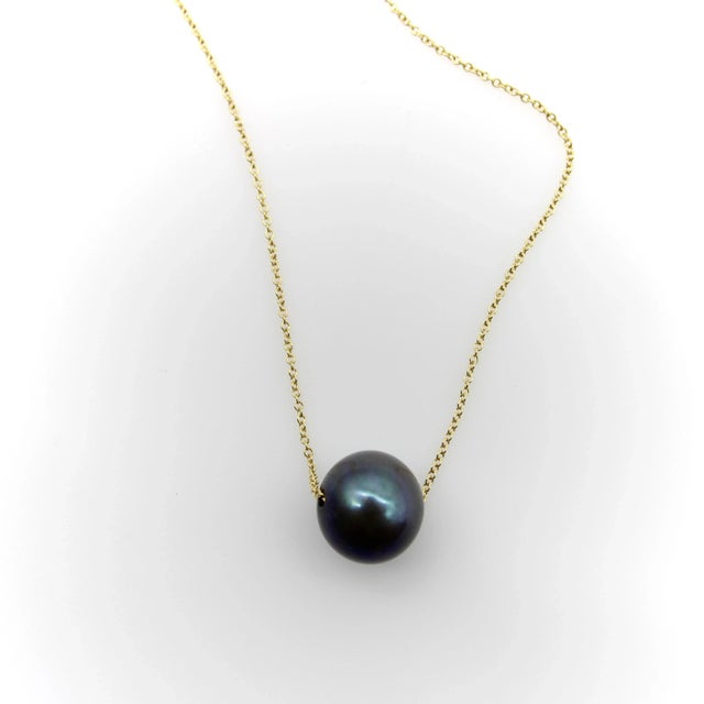 1990s 1990s 14k Gold Necklace With Black South Sea Pearl For Sale - Image 5 of 7