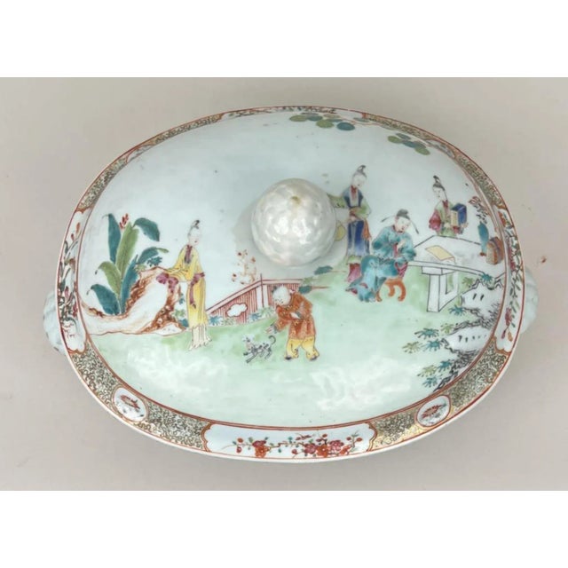 Large Antique 18th Century Chinese Export Qianlong (1736 - 1795) Porcelain Soup Tureen and Under Tray or Platter Decorated With Court Scenes 1750 For Sale In New York - Image 6 of 12