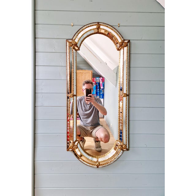 Large Venetian Hollywood Regency Mirror in Glass and Brass Mosaic, 1970 For Sale - Image 9 of 11
