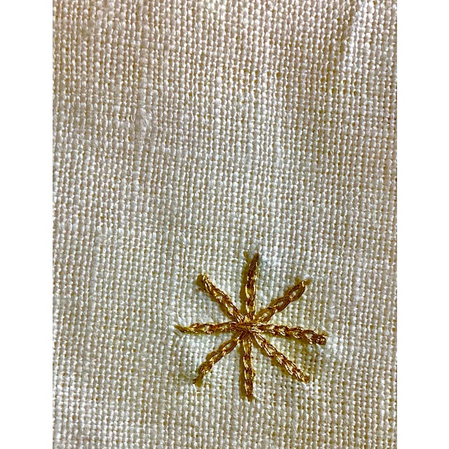 French Country 1990s Bergdorf Goodman Pure Linen Rectangular Tablecloth With Gold Star Flakes Embroidery For Sale - Image 3 of 5