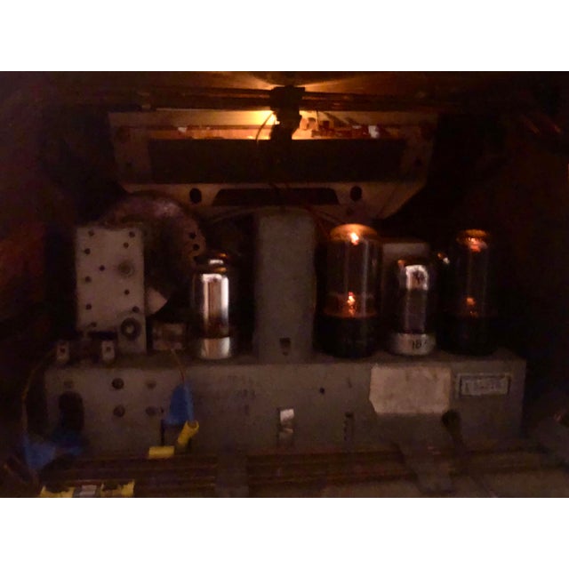 Art Deco Antique 1942 Philco Wooden Tube Radio Model 42-323 For Sale - Image 3 of 7