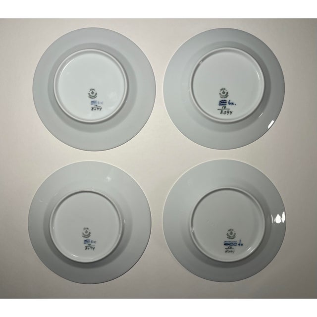 Traditional 1970s Royal Copenhagen Blue Flowers Braided Hand Painted Dessert Plates 8094 / 1st Quality - Set of 4 For Sale - Image 3 of 6