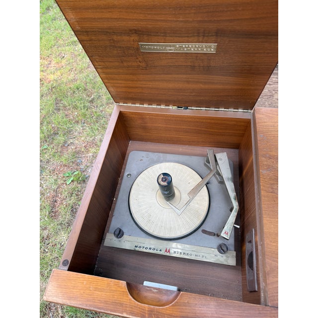 The SK32 is a beautiful stereo console with a record player and radio. Built by Drexel in the 1960s with Motorola...