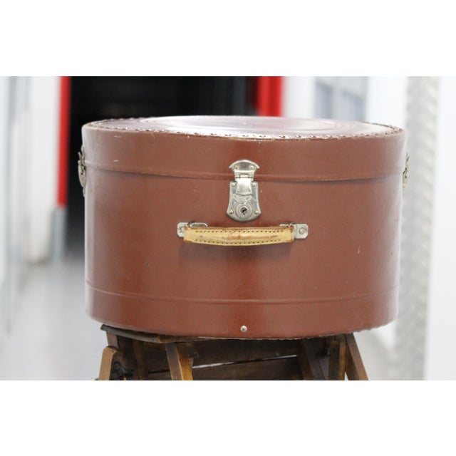 Contemporary Round Brown Hat Box, 1890s For Sale - Image 3 of 18