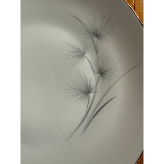1950s Set of Eight (8) Hutschenreuther Caribe Dinner Plates 10.5 Inch German Porcelain White Blue Gray Platinum Rim Minimalist For Sale In Chicago - Image 6 of 7