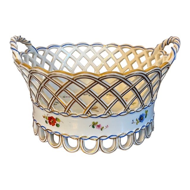 Antique Early 19th Century Old Paris Porcelain Reticulated Centerpiece Fruit Basket Decorated With Floral Sprig For Sale