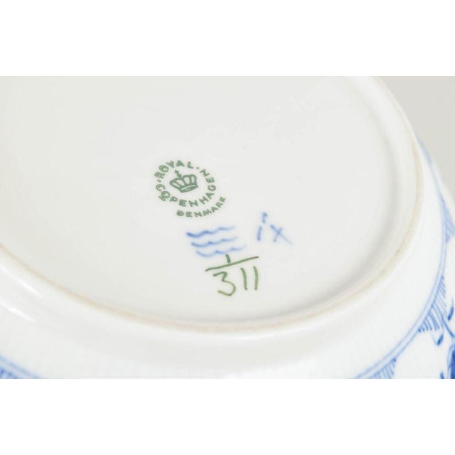 Porcelain Bowl in Blue Fluted Plain Pattern from Royal Copenhagen, 1963 For Sale - Image 4 of 5