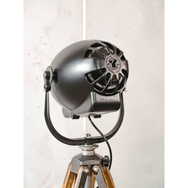 Matte Black Electric Patt 123 Theater Lamp on Wooden Tripod Floor Lamp from Strand, 1950s For Sale - Image 4 of 18