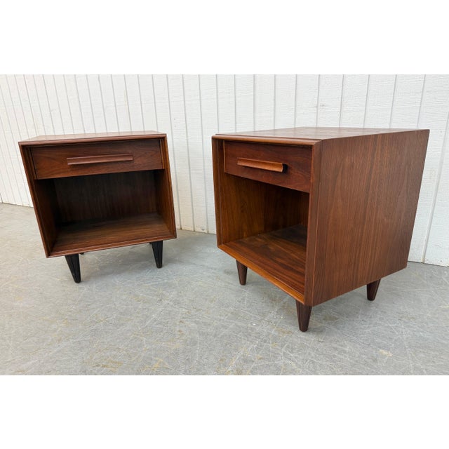 Mid-Century Modern Mid-Century Modern John Widdicomb Walnut Nightstands - Set of 2 For Sale - Image 3 of 9