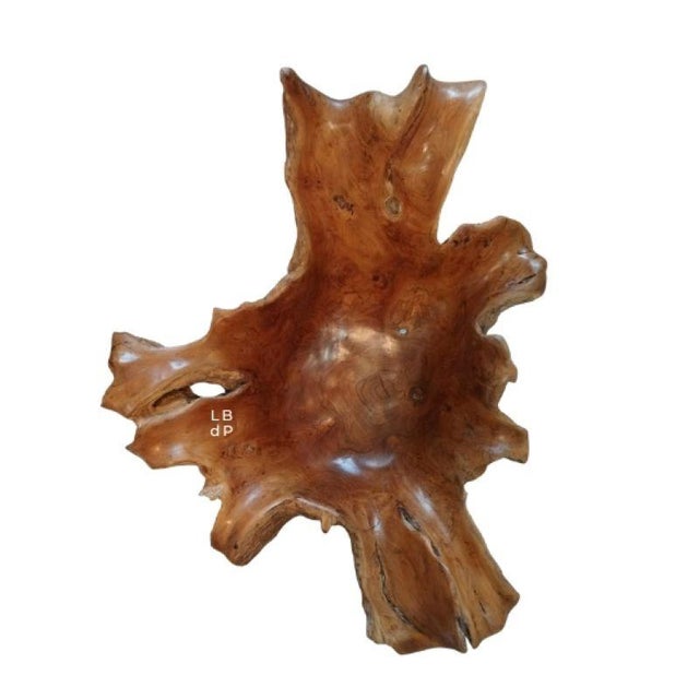 Spectacular olive wood bowl. Giant, the bowl measures 72 x 42 cm. The olive tree symbolizes longevity, hope, peace,...