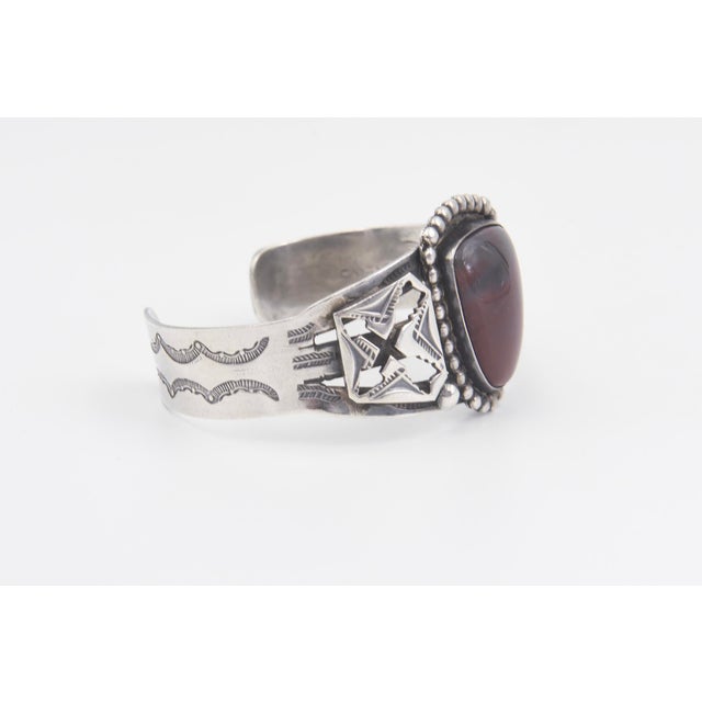 Mid 20th Century Southwest Native American Fred Harvey Style Sterling Silver and Chalcedony Cuff Bracelet For Sale In Miami - Image 6 of 8