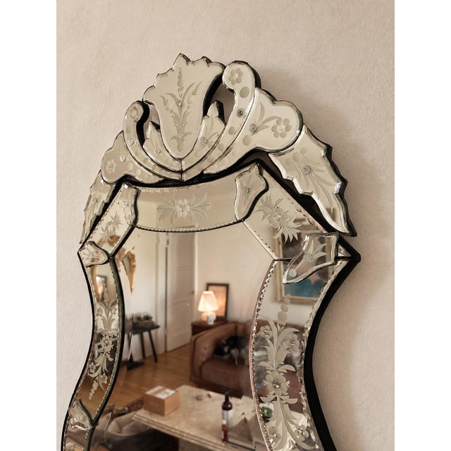 French Provincial Antique Venetian Style Etched Floral Mirror With Ornate Scrolled Crest For Sale - Image 3 of 4