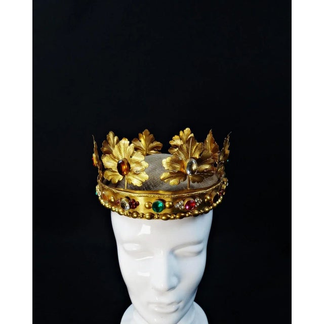 Metal Large Crown of the Virgin in Gilded Brass and Colored Glass Cabochon, 19th Century For Sale - Image 7 of 17