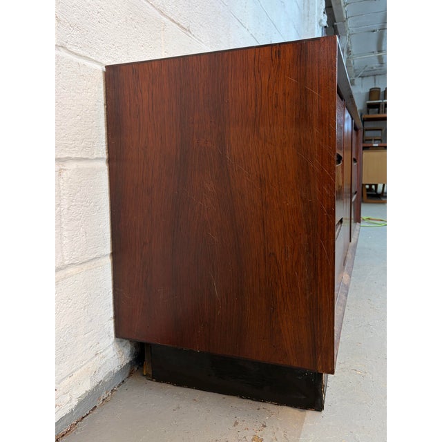 Mid 20th Century Modern Rosewood Credenza by Dyrlund of Denmark For Sale In New York - Image 6 of 16
