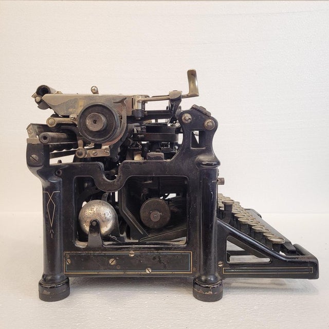 Model No. 5 Typewriter by Underwood and G. Truniger S.A., 1910s For Sale - Image 4 of 18