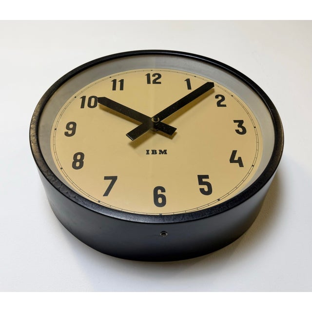Industrial Black Factory Wall Clock from IBM, 1950s For Sale - Image 6 of 15