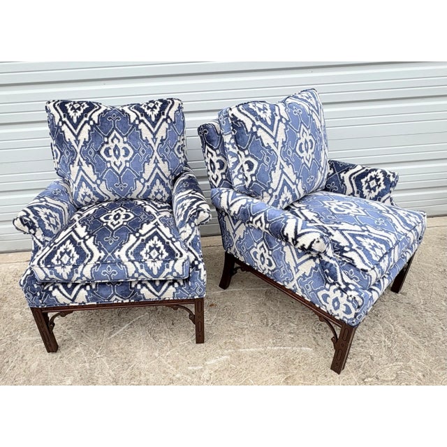 Vintage Pair of Newly Upholstered Cut Velvet Club Chairs. For Sale In Philadelphia - Image 6 of 12